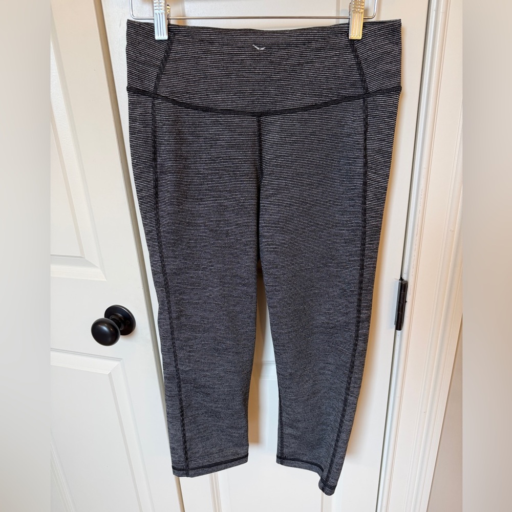 Old Navy large tall cropped go dry Active Striped Leggings capris black gray